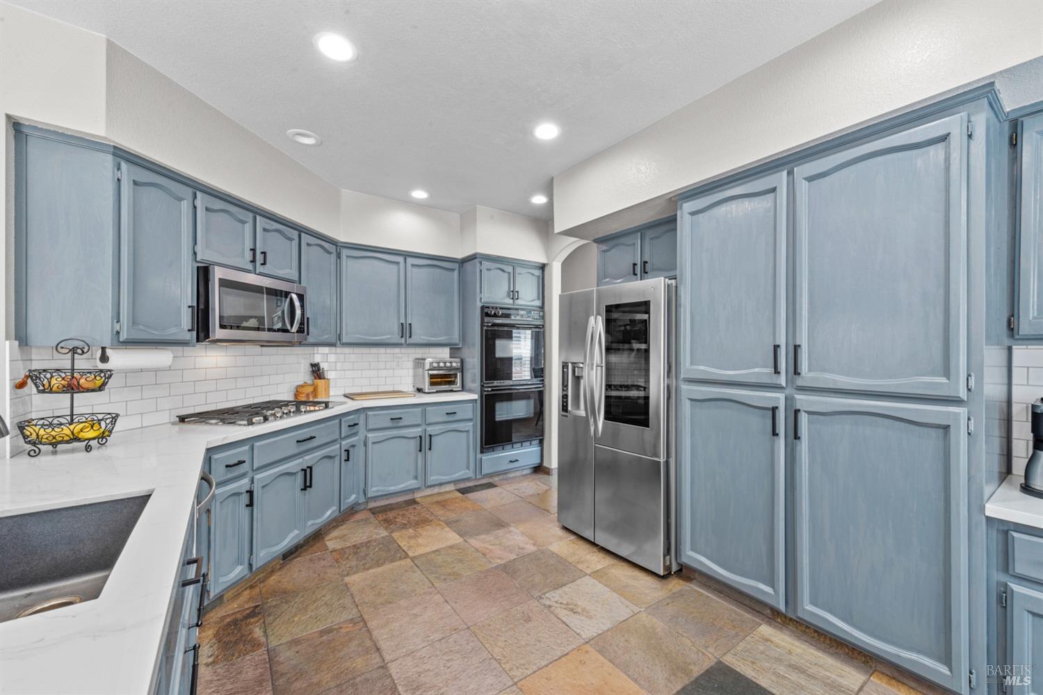 Detail Gallery Image 14 of 55 For 319 Birchwood Ct, Vacaville,  CA 95688 - 4 Beds | 2/1 Baths