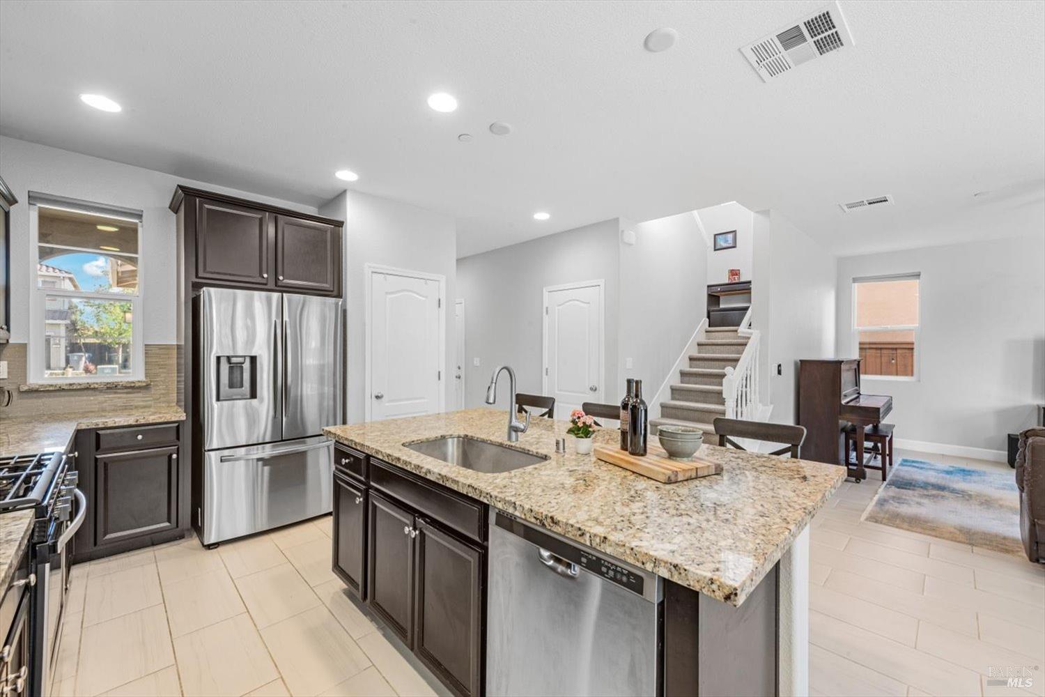 Detail Gallery Image 11 of 44 For 131 Kodiak Dr, Vacaville,  CA 95687 - 4 Beds | 3 Baths