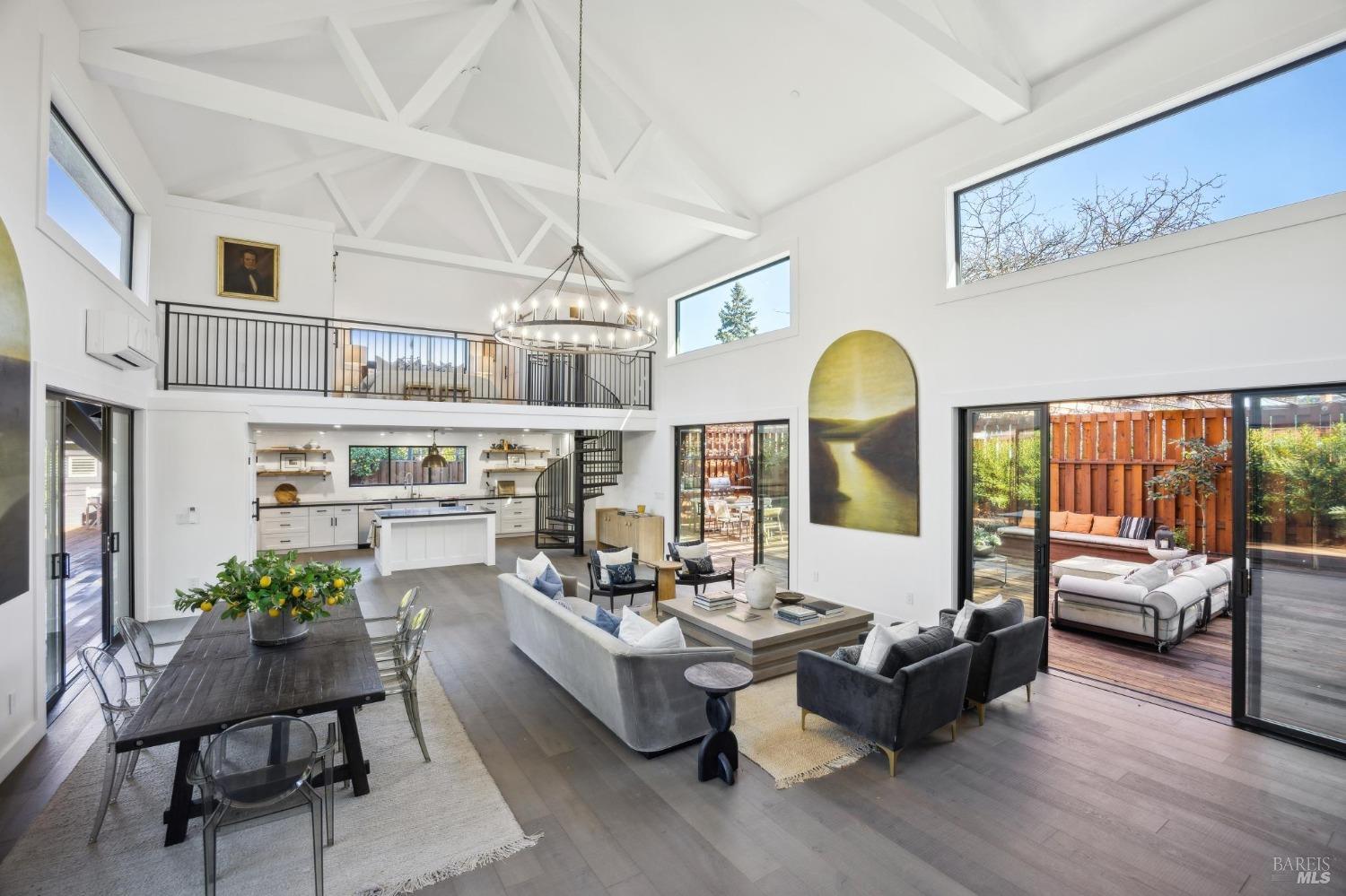 Detail Gallery Image 10 of 39 For 303 Bodega Ave, Petaluma,  CA 94952 - 2 Beds | 3 Baths