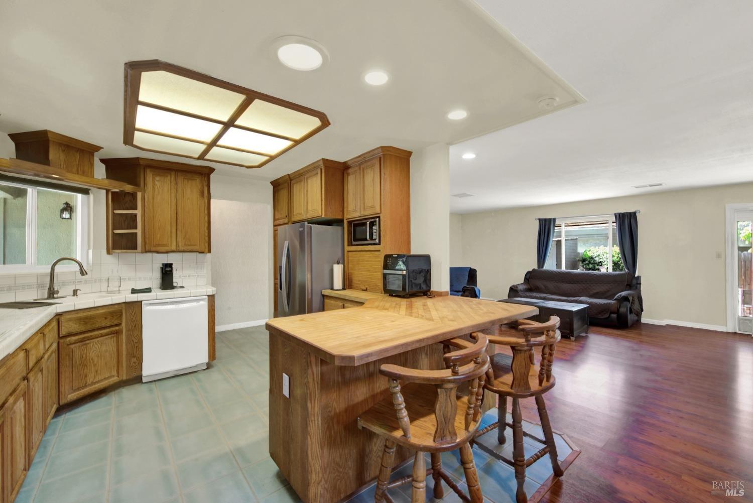 Detail Gallery Image 17 of 37 For 519 Westwood Ct, Vacaville,  CA 95688 - 3 Beds | 2 Baths
