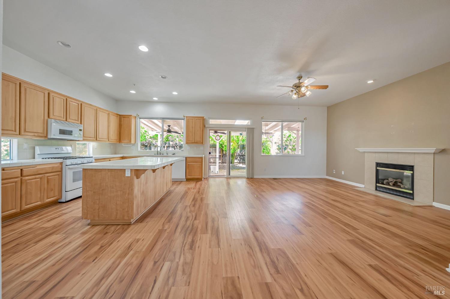 Detail Gallery Image 9 of 55 For 112 Syrah Ct, Cloverdale,  CA 95425 - 3 Beds | 2 Baths