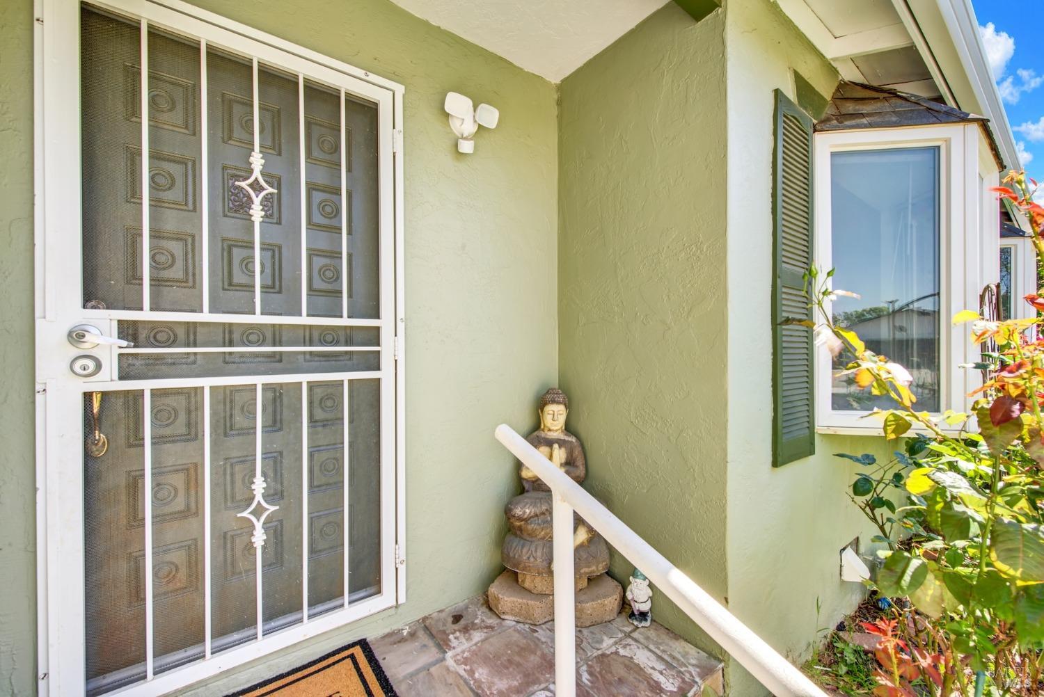 Detail Gallery Image 12 of 60 For 1199 Creekside Dr, Vacaville,  CA 95687 - 4 Beds | 2 Baths
