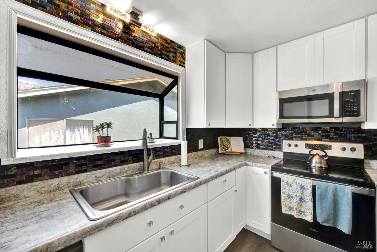 Detail Gallery Image 24 of 60 For 1199 Creekside Dr, Vacaville,  CA 95687 - 4 Beds | 2 Baths