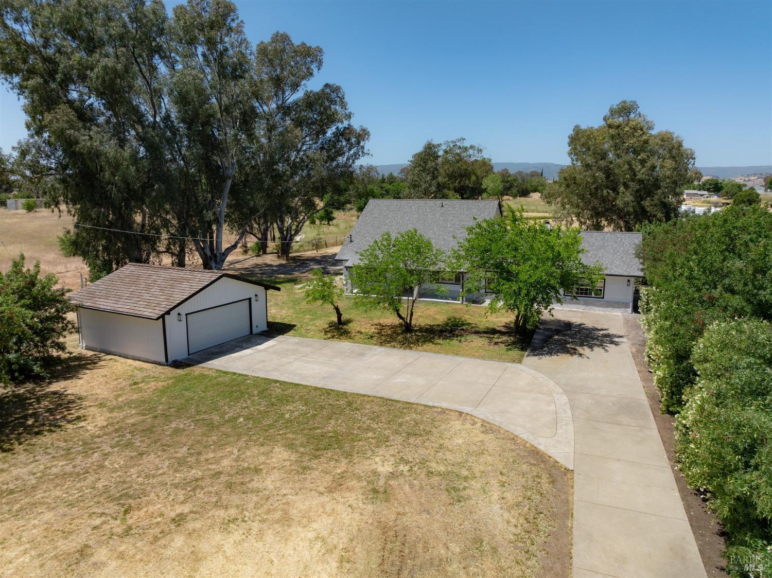 Detail Gallery Image 3 of 71 For 7511 Paddon Rd, Vacaville,  CA 95688 - 4 Beds | 3 Baths
