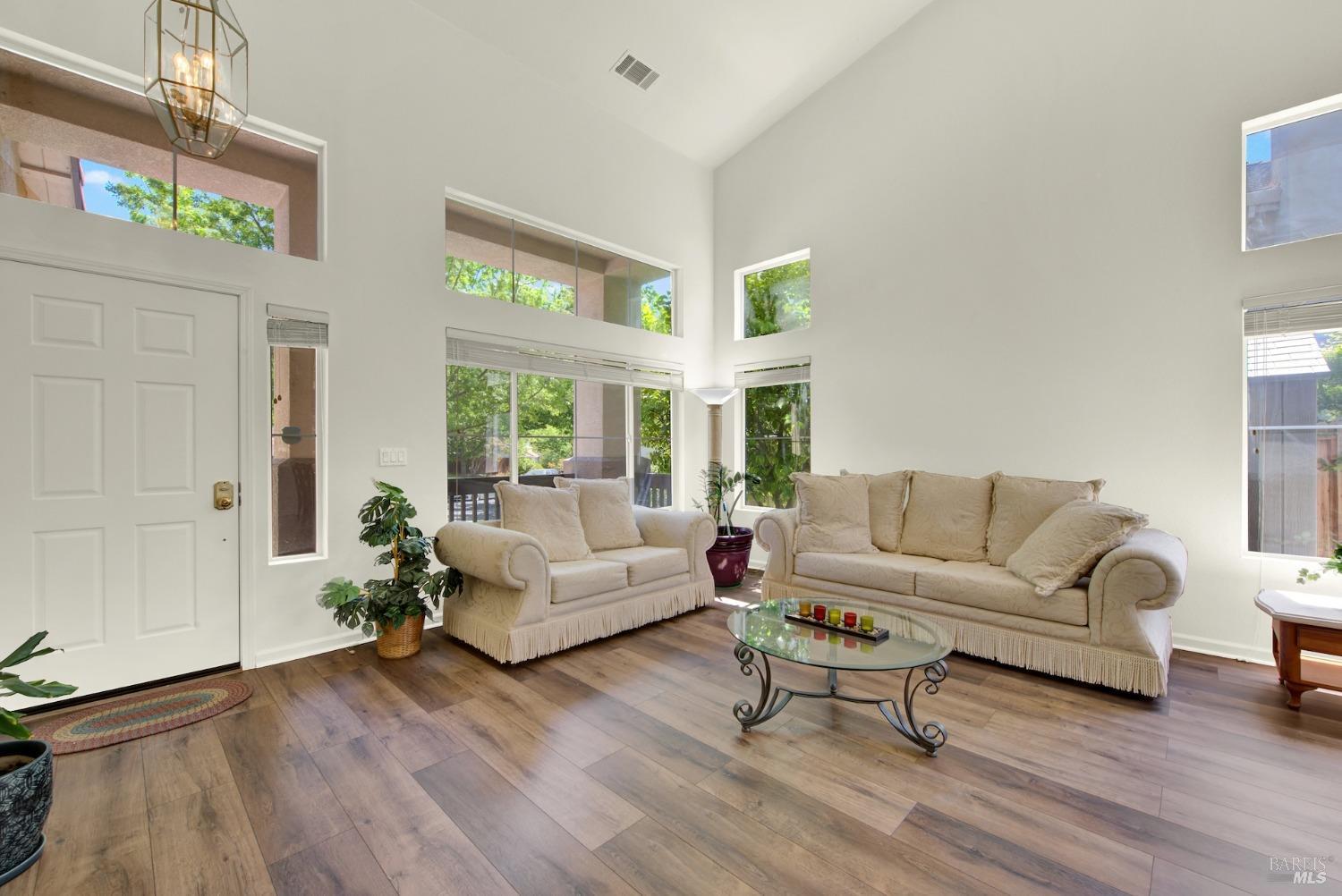 Detail Gallery Image 4 of 67 For 1917 Rollingwood Dr, Fairfield,  CA 94534 - 4 Beds | 2/1 Baths