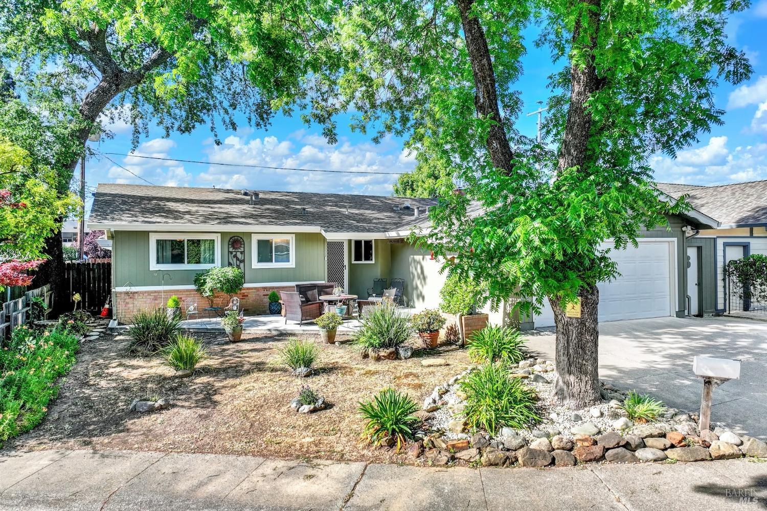 Detail Gallery Image 1 of 37 For 519 Westwood Ct, Vacaville,  CA 95688 - 3 Beds | 2 Baths