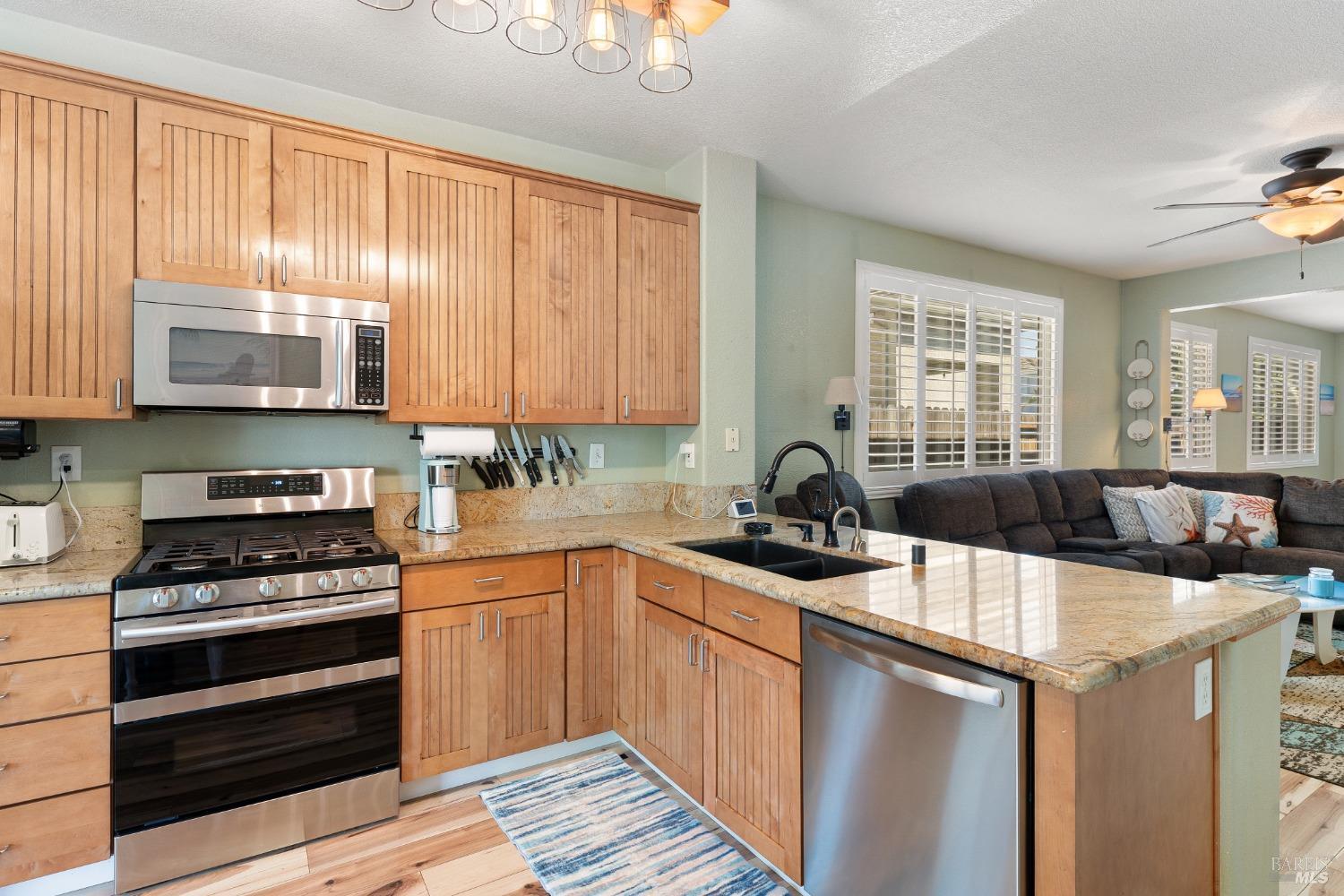 Detail Gallery Image 11 of 36 For 937 Pearwood Ct, Vacaville,  CA 95687 - 3 Beds | 2 Baths