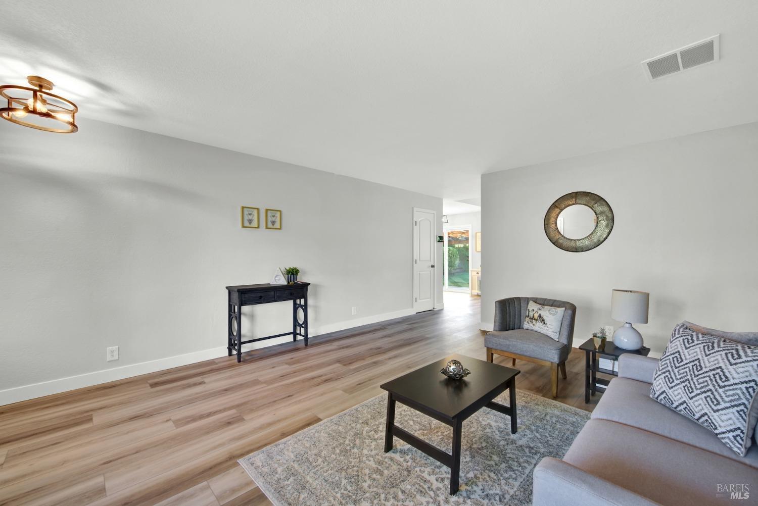 Detail Gallery Image 9 of 47 For 661 Berkeley Way, Fairfield,  CA 94533 - 4 Beds | 2 Baths