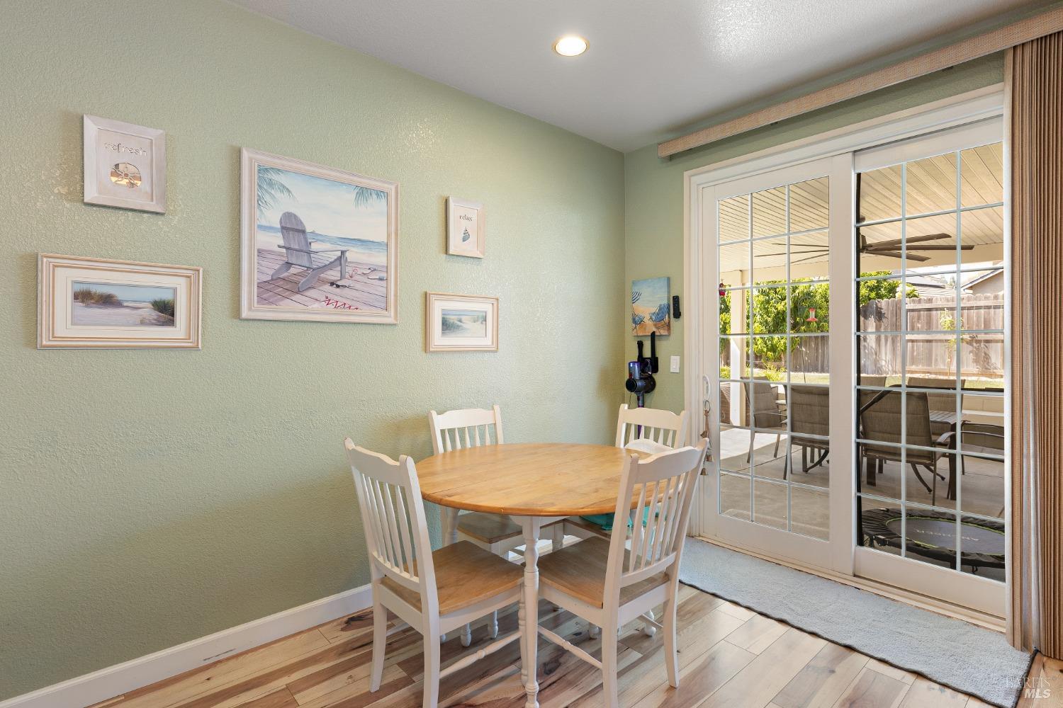 Detail Gallery Image 12 of 36 For 937 Pearwood Ct, Vacaville,  CA 95687 - 3 Beds | 2 Baths