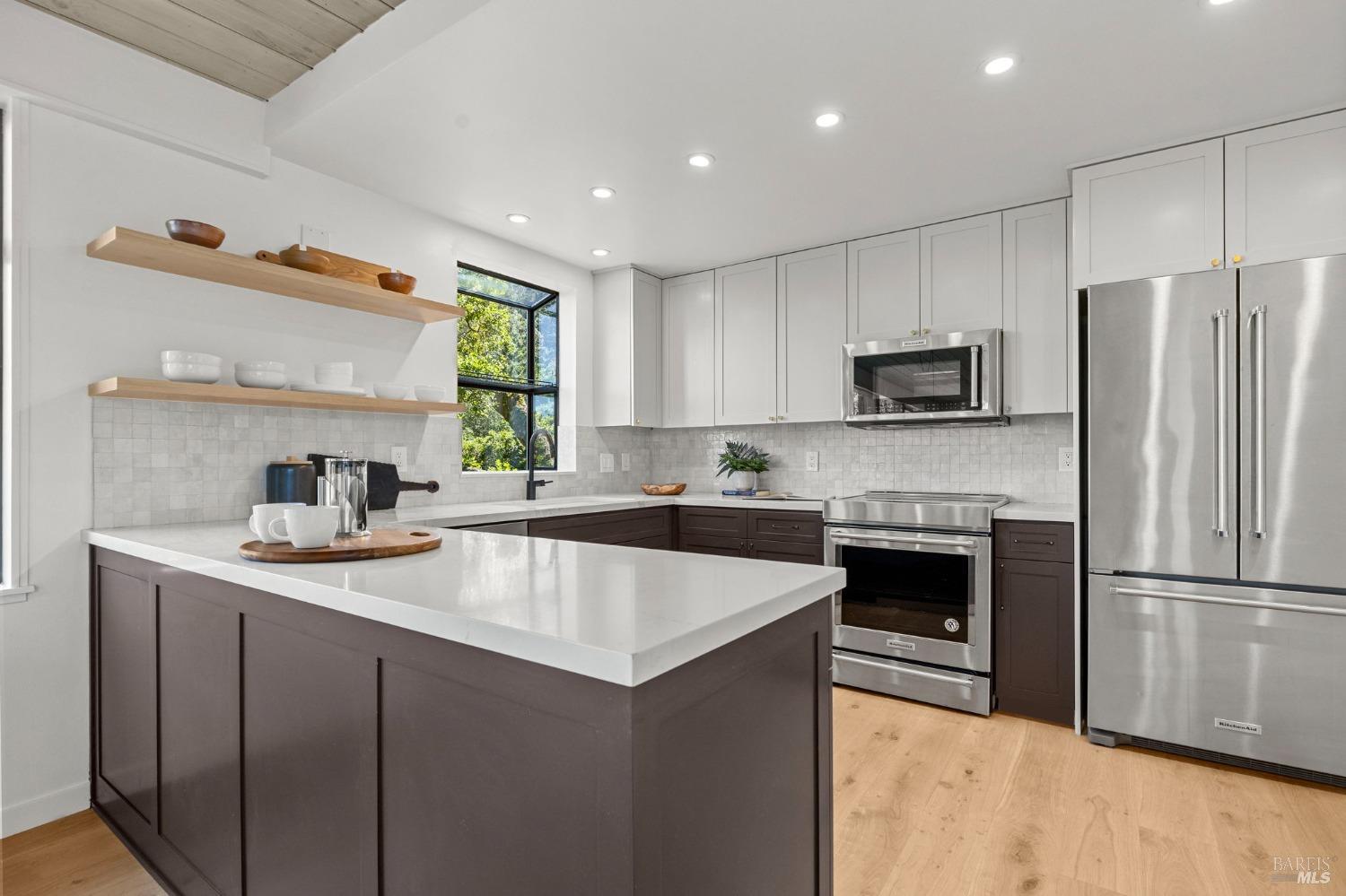 Detail Gallery Image 41 of 60 For 95 Monte Mar Dr, Sausalito,  CA 94965 - 3 Beds | 2/1 Baths