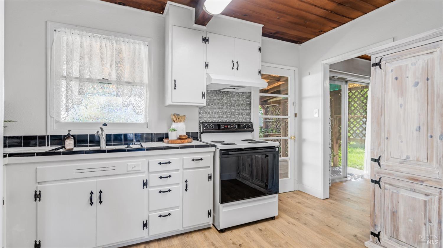 Detail Gallery Image 10 of 27 For 219 Bell Ave, Fairfield,  CA 94533 - 2 Beds | 1 Baths