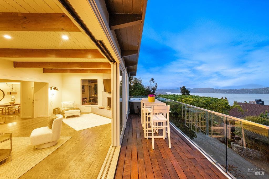 Detail Gallery Image 15 of 98 For 33 Wray Ave, Sausalito,  CA 94965 - 3 Beds | 2 Baths
