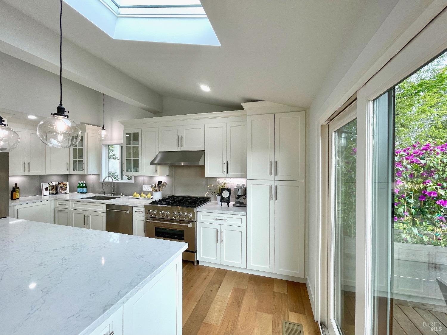Detail Gallery Image 20 of 66 For 39 Midway Ave, Mill Valley,  CA 94941 - 5 Beds | 3 Baths