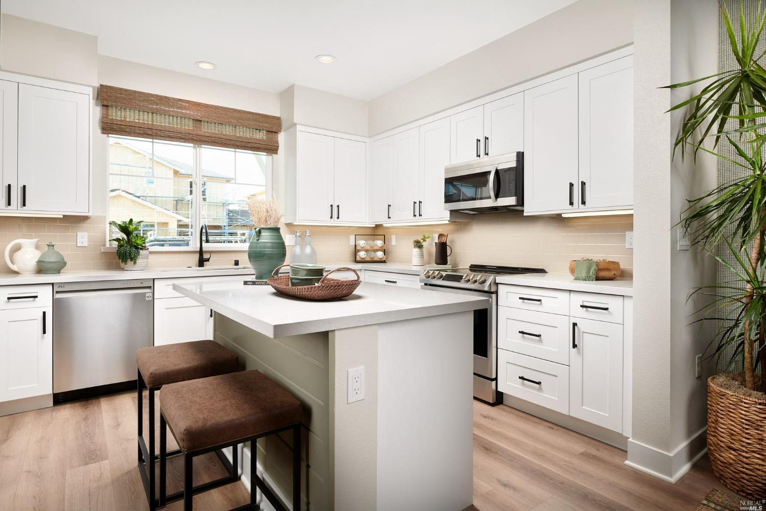 Detail Gallery Image 2 of 5 For 2932 Liscum St, Santa Rosa,  CA 95407 - 3 Beds | 2/1 Baths