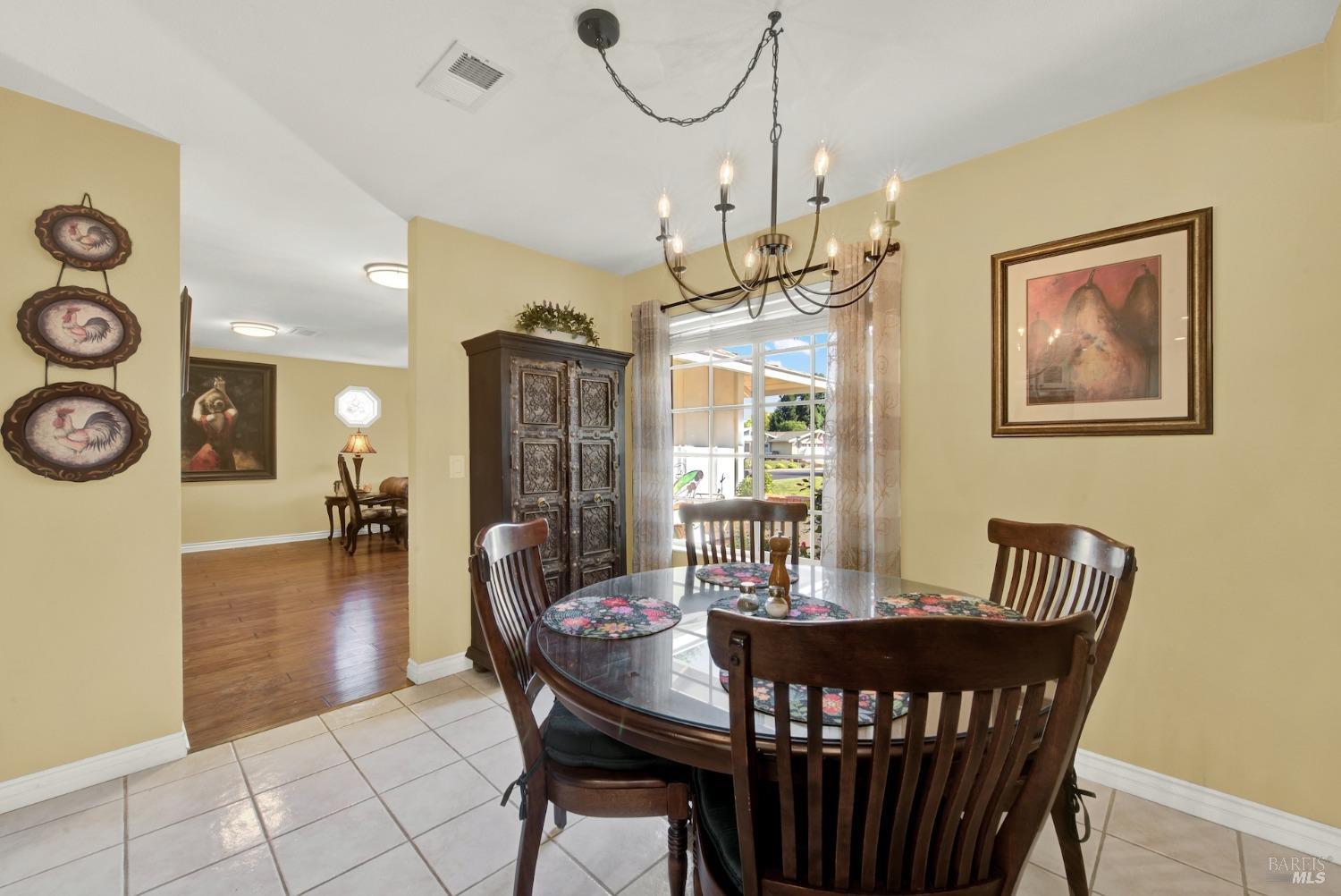 Detail Gallery Image 9 of 30 For 262 N Alamo Dr, Vacaville,  CA 95688 - 4 Beds | 2 Baths