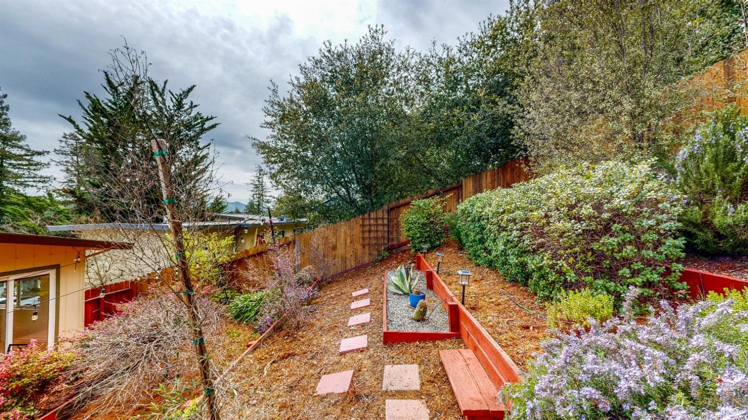 Detail Gallery Image 33 of 62 For 2061 Woodside Dr, Santa Rosa,  CA 95404 - 3 Beds | 2 Baths