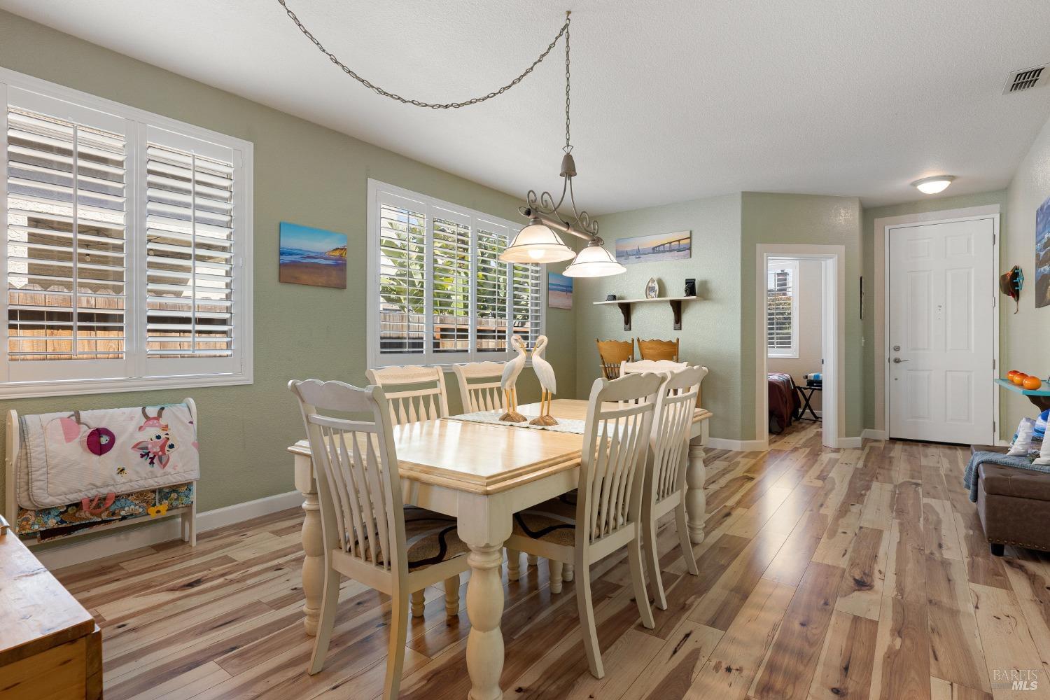Detail Gallery Image 7 of 36 For 937 Pearwood Ct, Vacaville,  CA 95687 - 3 Beds | 2 Baths