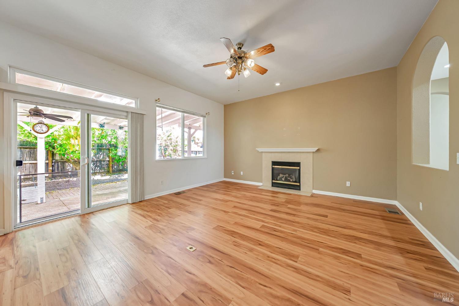 Detail Gallery Image 6 of 55 For 112 Syrah Ct, Cloverdale,  CA 95425 - 3 Beds | 2 Baths
