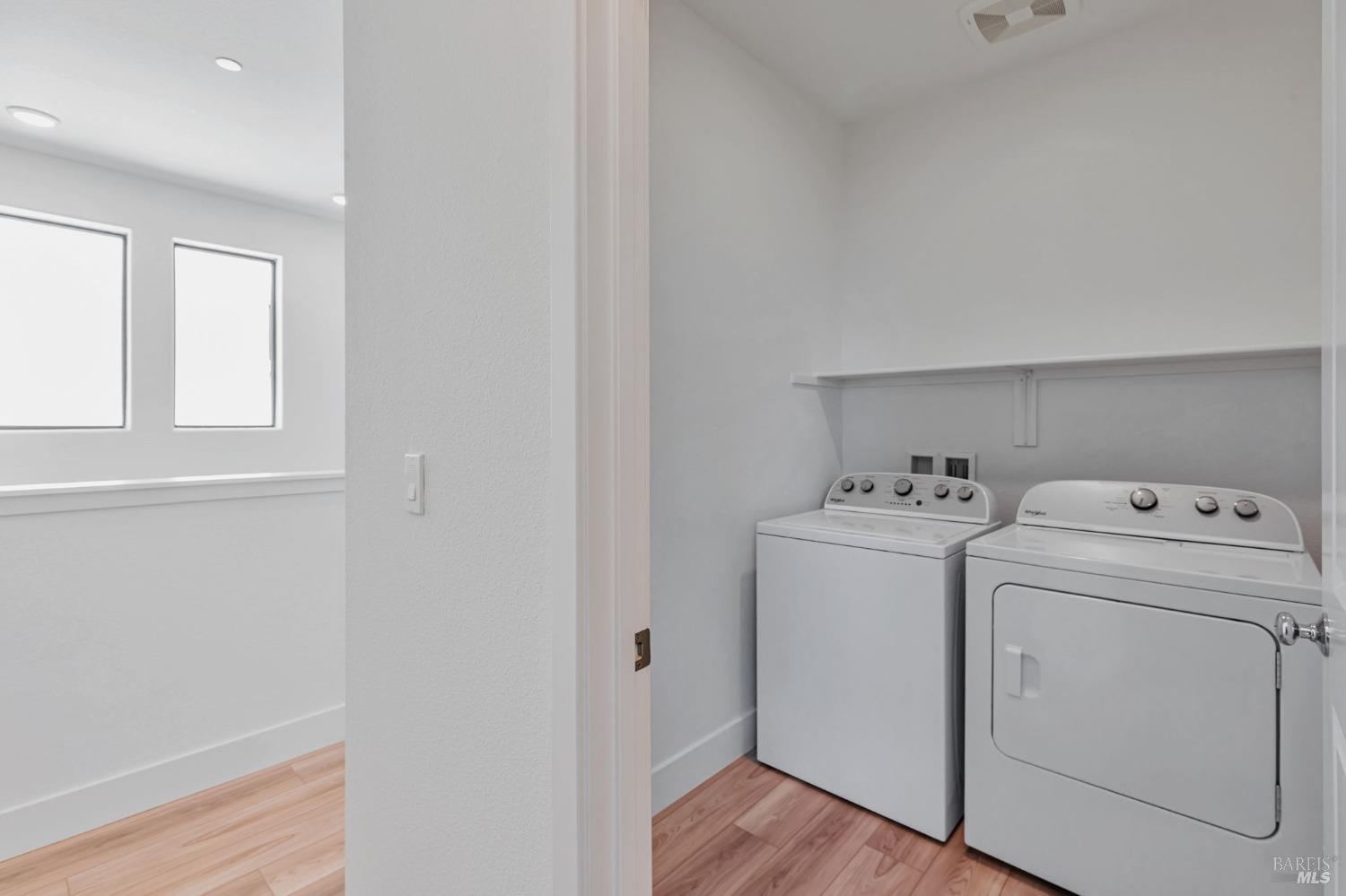 Detail Gallery Image 9 of 12 For 1554 Waterside Ln, Rohnert Park,  CA 94928 - 3 Beds | 2/1 Baths