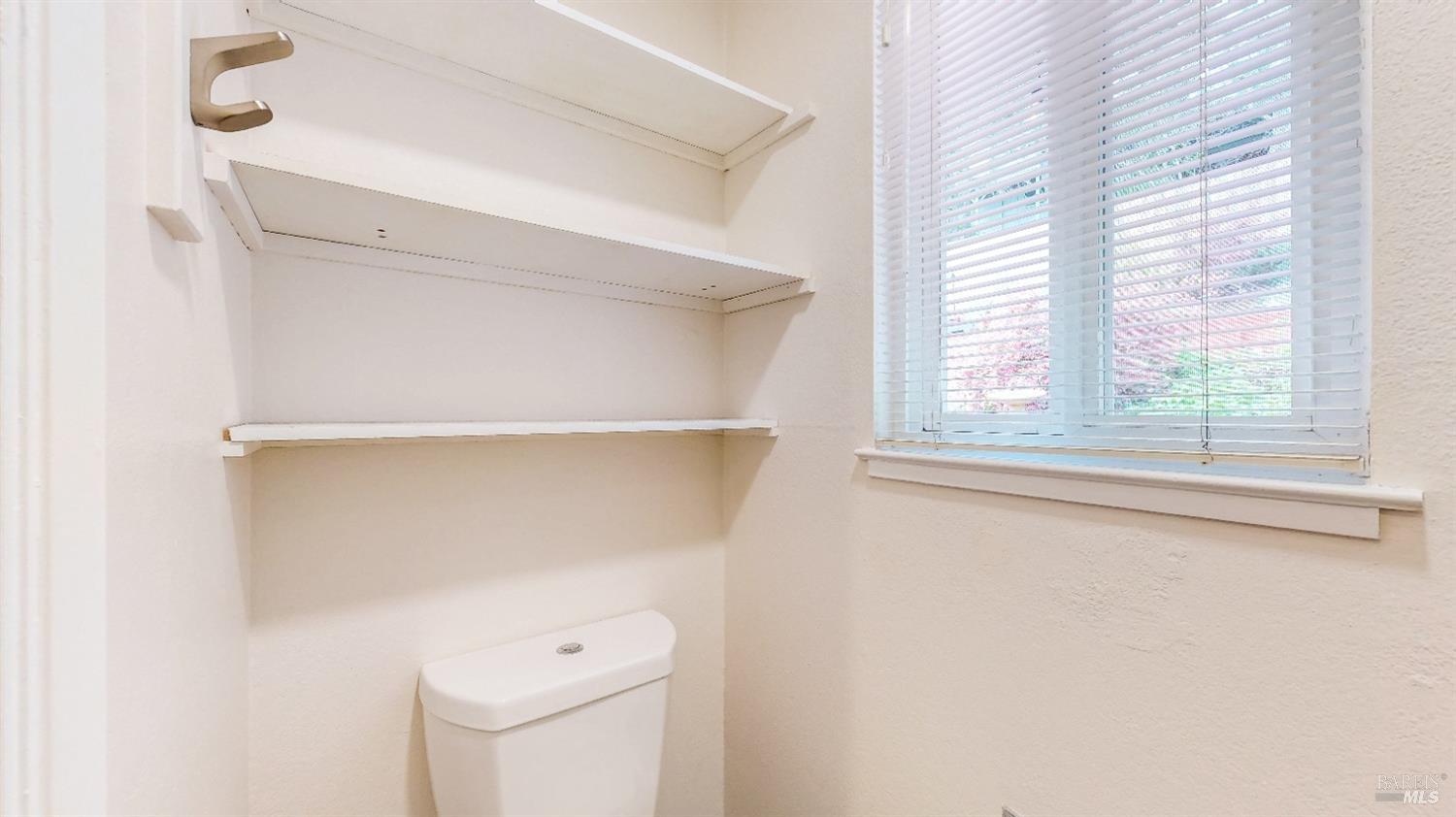 Detail Gallery Image 46 of 62 For 2061 Woodside Dr, Santa Rosa,  CA 95404 - 3 Beds | 2 Baths