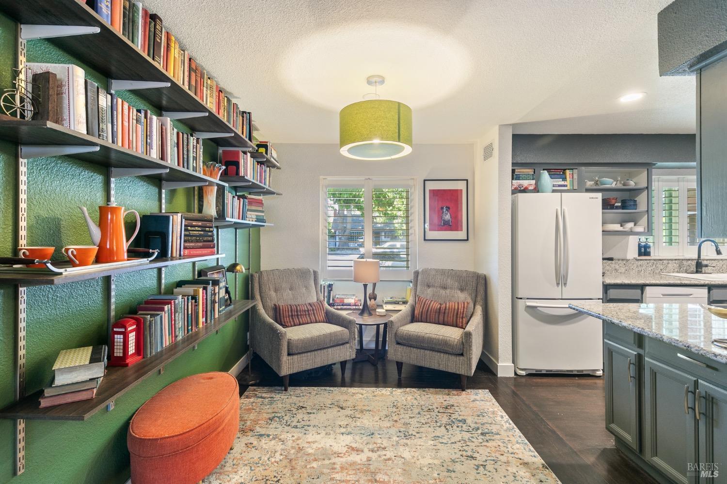 Detail Gallery Image 4 of 38 For 464 Azalea Way, Vacaville,  CA 95688 - 3 Beds | 2 Baths