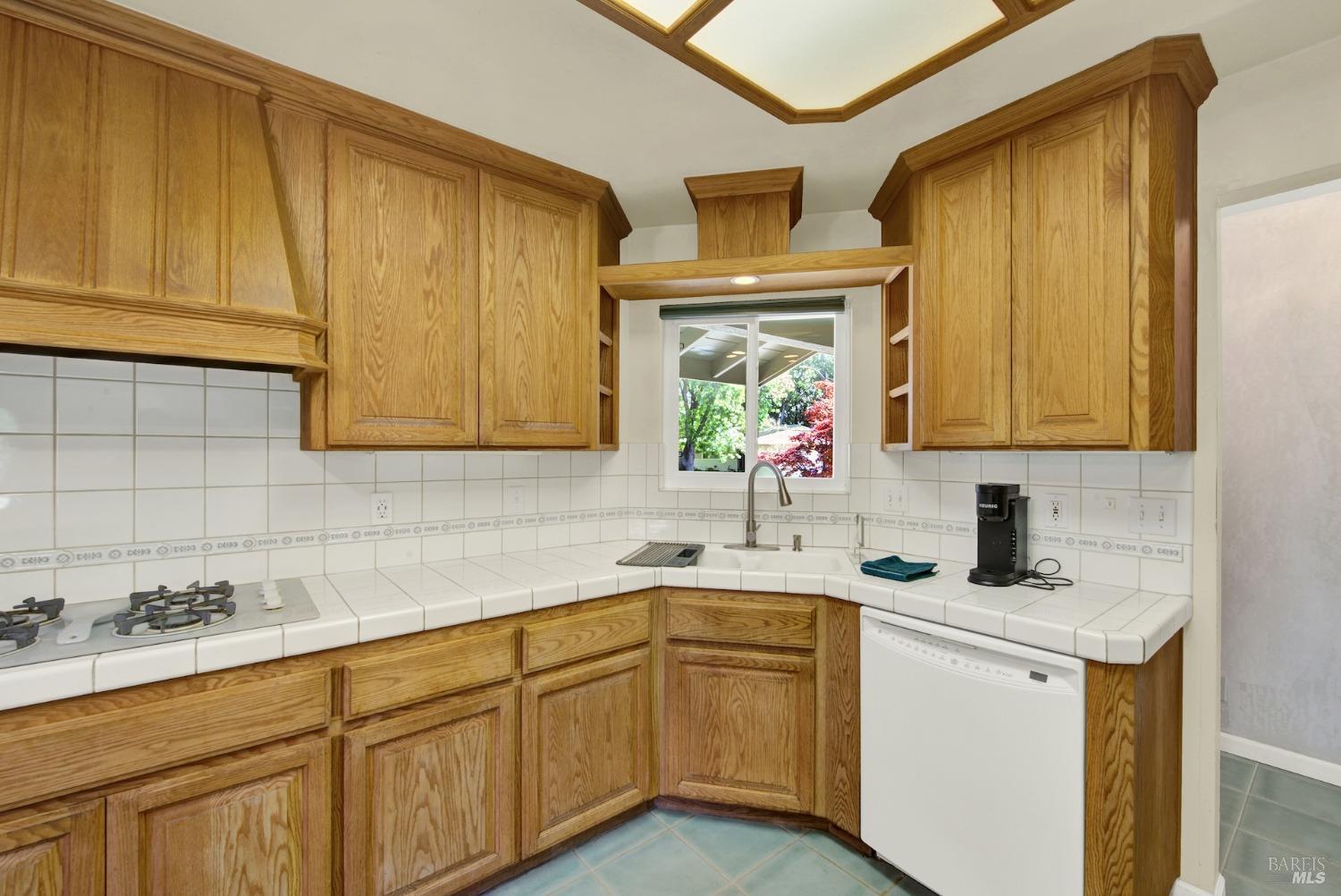 Detail Gallery Image 10 of 37 For 519 Westwood Ct, Vacaville,  CA 95688 - 3 Beds | 2 Baths