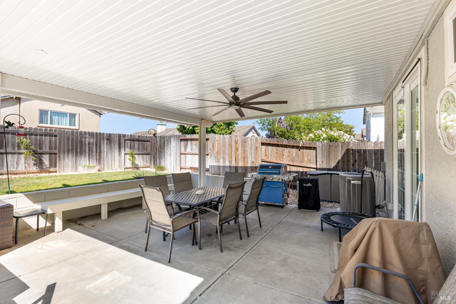 Detail Gallery Image 33 of 36 For 937 Pearwood Ct, Vacaville,  CA 95687 - 3 Beds | 2 Baths