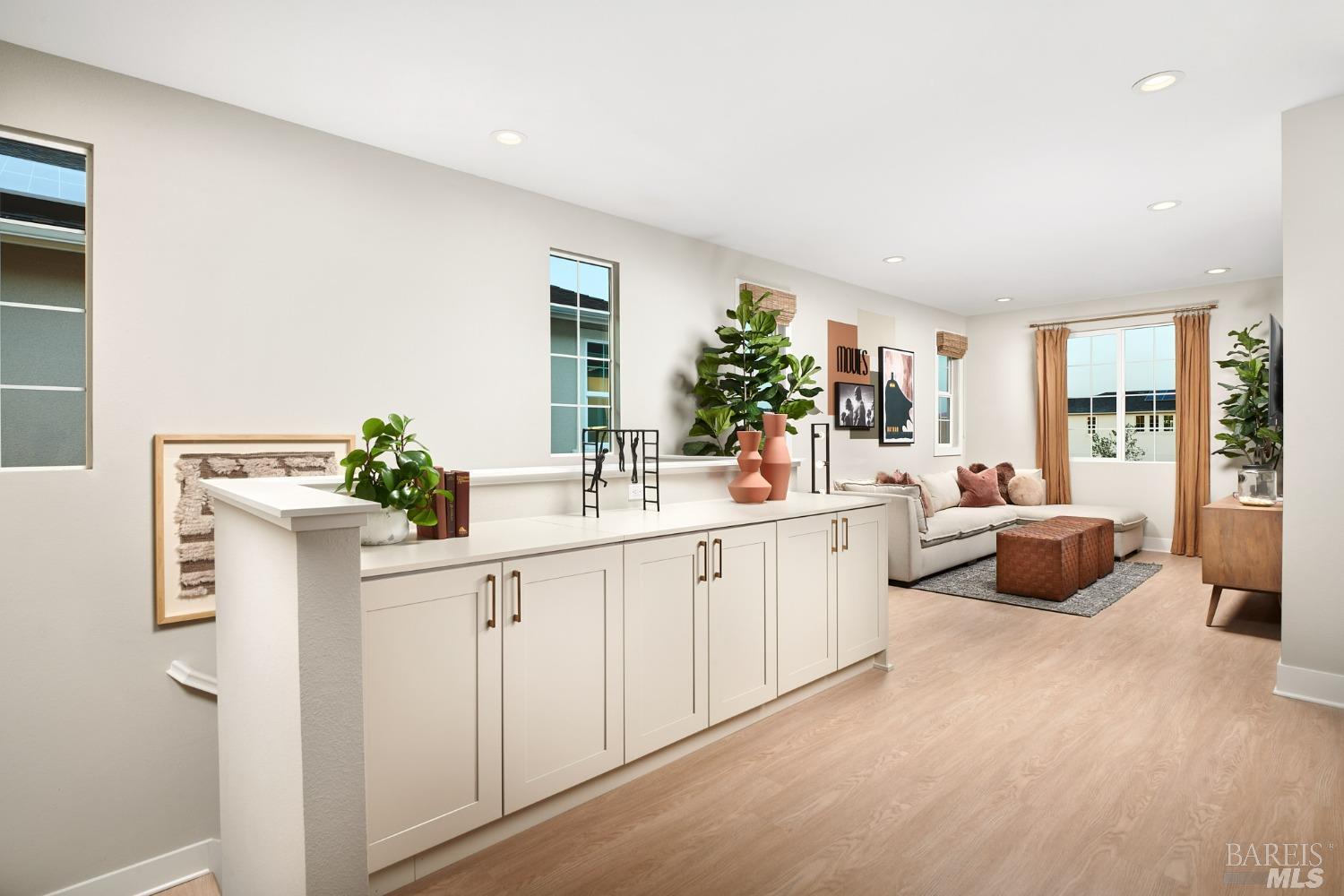Detail Gallery Image 4 of 5 For 2787 Sassy St, Santa Rosa,  CA 95407 - 4 Beds | 3 Baths