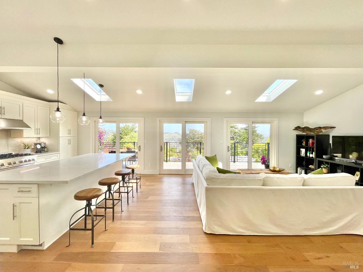 Detail Gallery Image 8 of 66 For 39 Midway Ave, Mill Valley,  CA 94941 - 5 Beds | 3 Baths