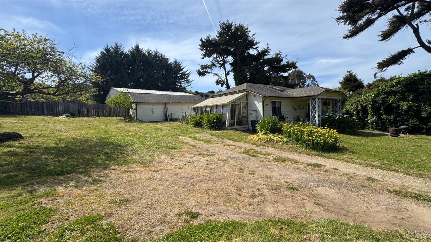 Detail Gallery Image 2 of 33 For 19171 S Harbor Dr, Fort Bragg,  CA 95437 - 2 Beds | 1 Baths