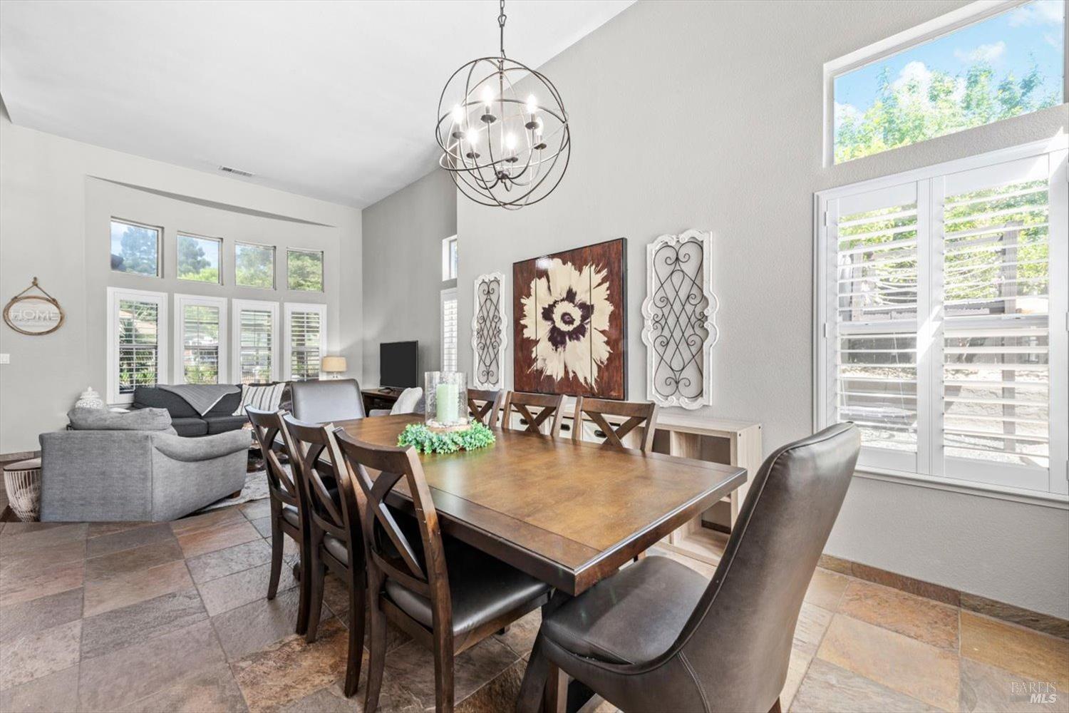 Detail Gallery Image 11 of 55 For 319 Birchwood Ct, Vacaville,  CA 95688 - 4 Beds | 2/1 Baths