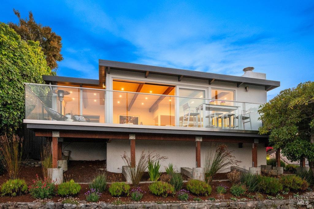 Detail Gallery Image 1 of 98 For 33 Wray Ave, Sausalito,  CA 94965 - 3 Beds | 2 Baths