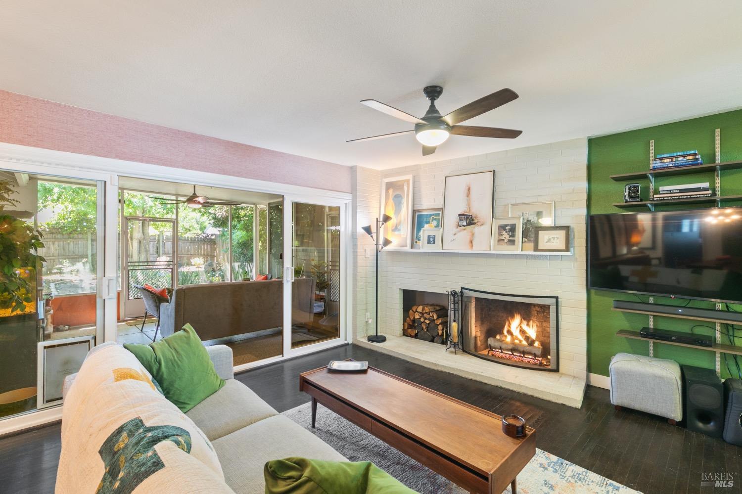 Detail Gallery Image 9 of 38 For 464 Azalea Way, Vacaville,  CA 95688 - 3 Beds | 2 Baths