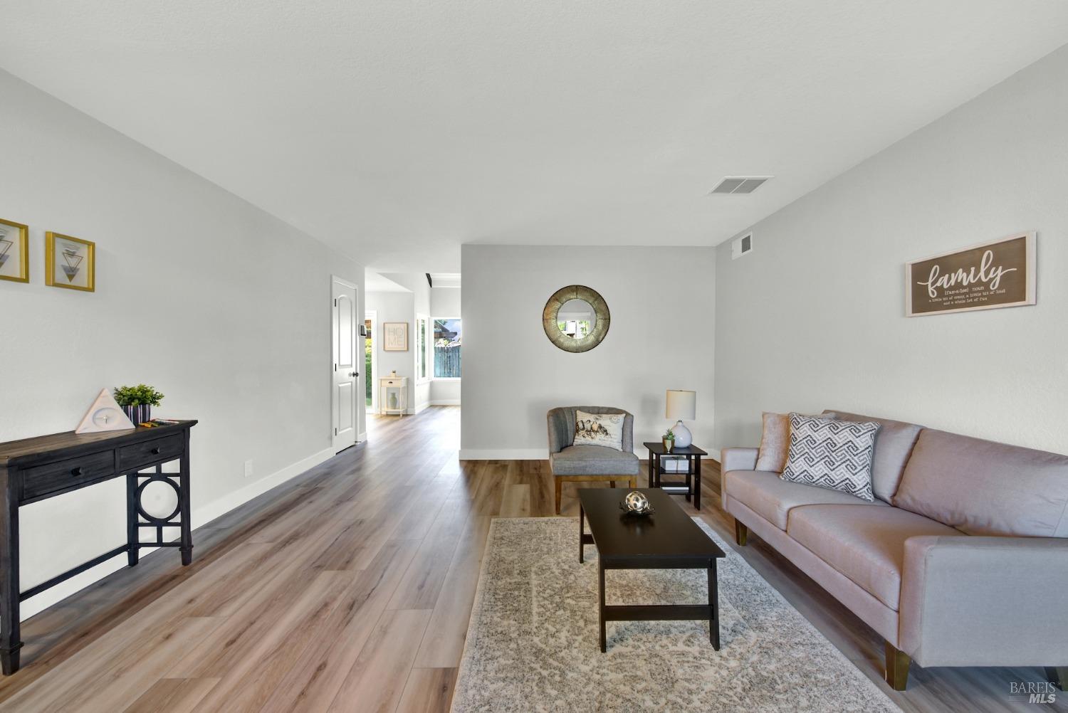 Detail Gallery Image 8 of 47 For 661 Berkeley Way, Fairfield,  CA 94533 - 4 Beds | 2 Baths
