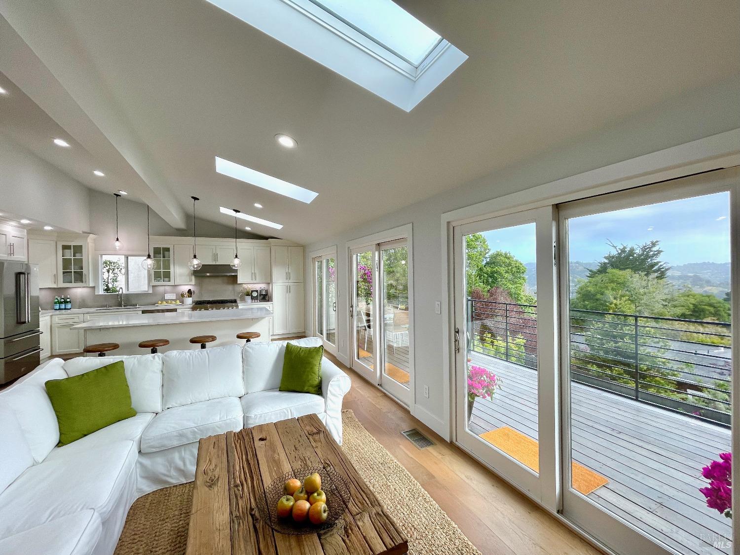 Detail Gallery Image 13 of 66 For 39 Midway Ave, Mill Valley,  CA 94941 - 5 Beds | 3 Baths