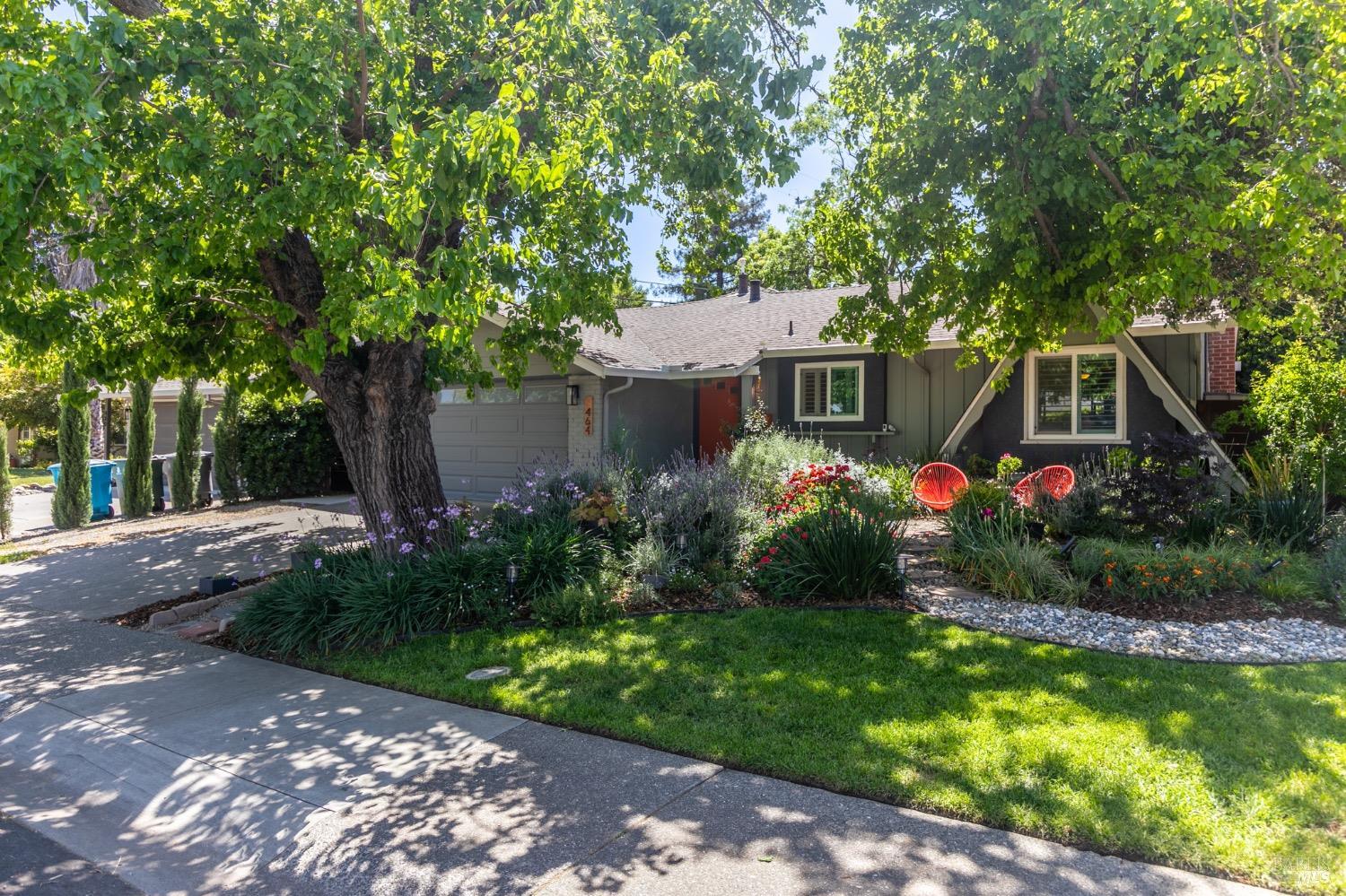 Detail Gallery Image 34 of 38 For 464 Azalea Way, Vacaville,  CA 95688 - 3 Beds | 2 Baths