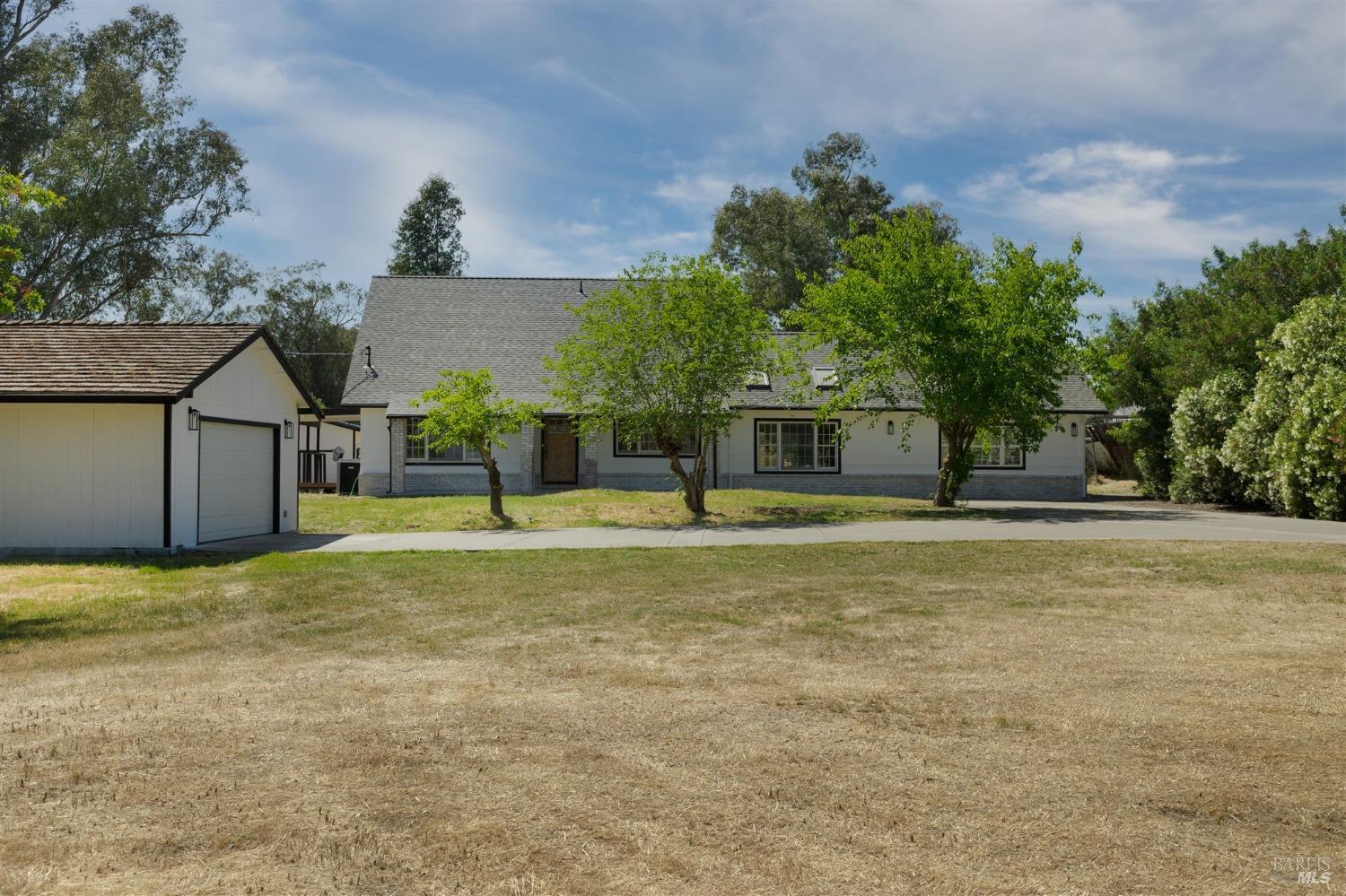 Detail Gallery Image 2 of 71 For 7511 Paddon Rd, Vacaville,  CA 95688 - 4 Beds | 3 Baths