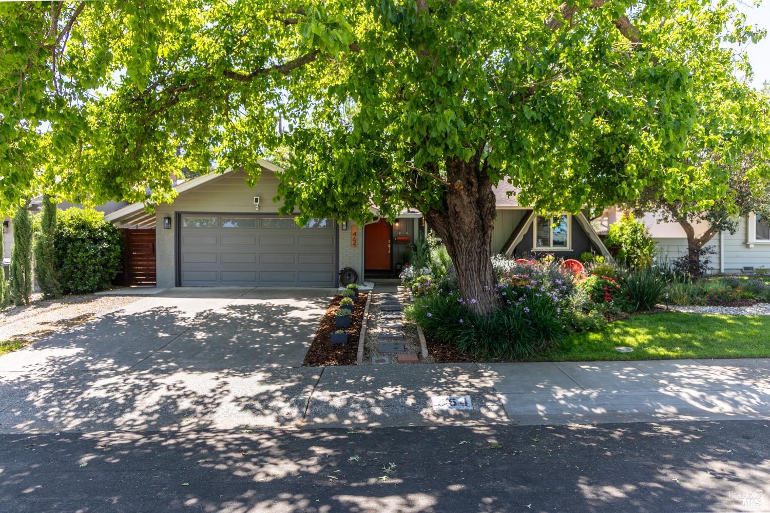 Detail Gallery Image 33 of 38 For 464 Azalea Way, Vacaville,  CA 95688 - 3 Beds | 2 Baths