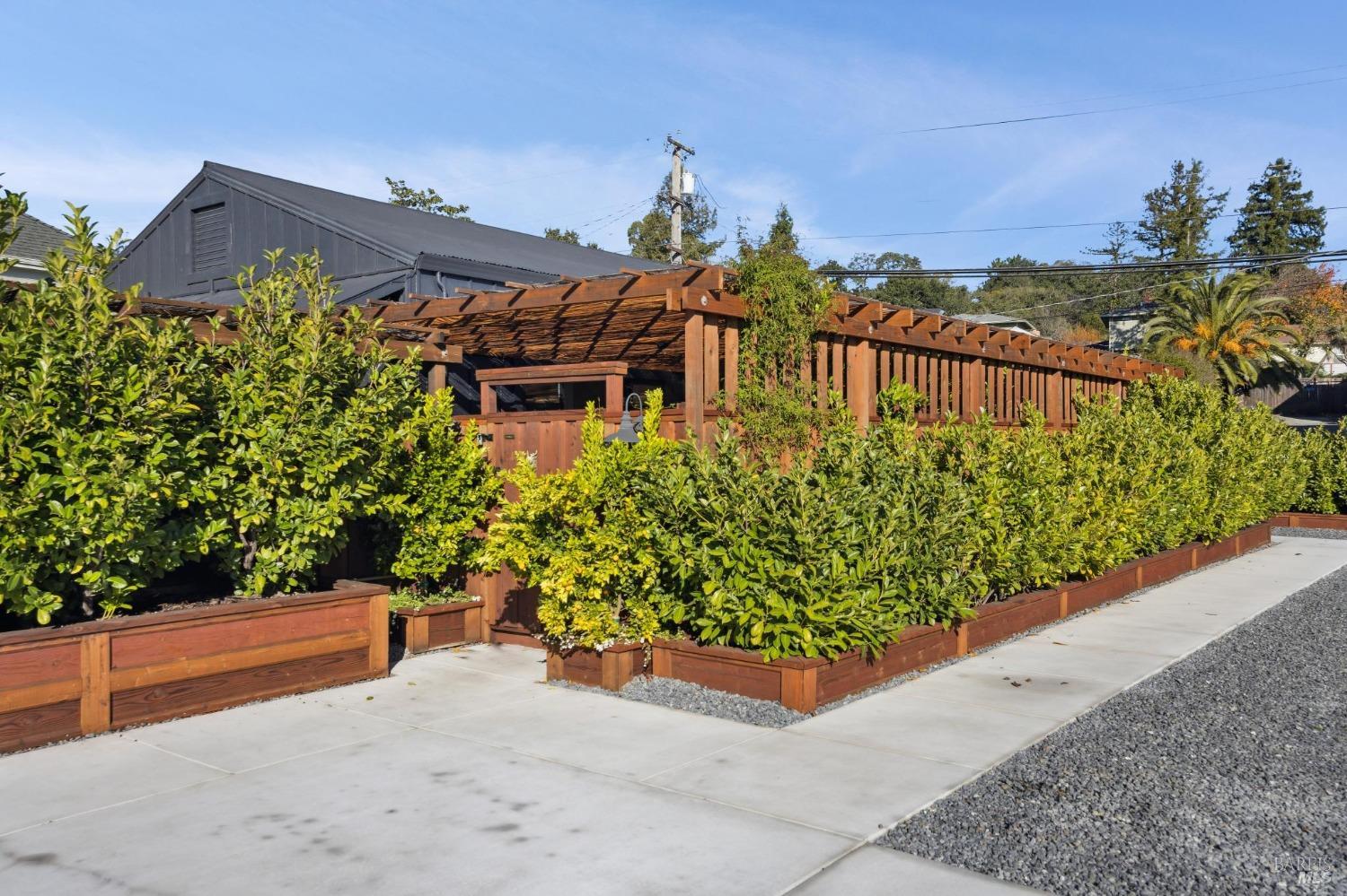 Detail Gallery Image 37 of 39 For 303 Bodega Ave, Petaluma,  CA 94952 - 2 Beds | 3 Baths