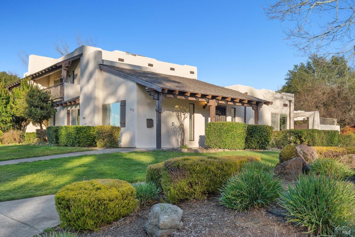 Detail Gallery Image 1 of 28 For 5258 El Mercado Pkwy, Santa Rosa,  CA 95403 - 2 Beds | 2 Baths