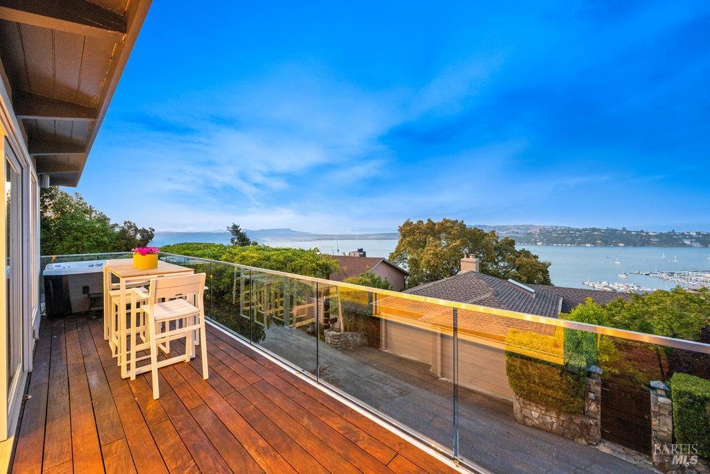 Detail Gallery Image 11 of 98 For 33 Wray Ave, Sausalito,  CA 94965 - 3 Beds | 2 Baths