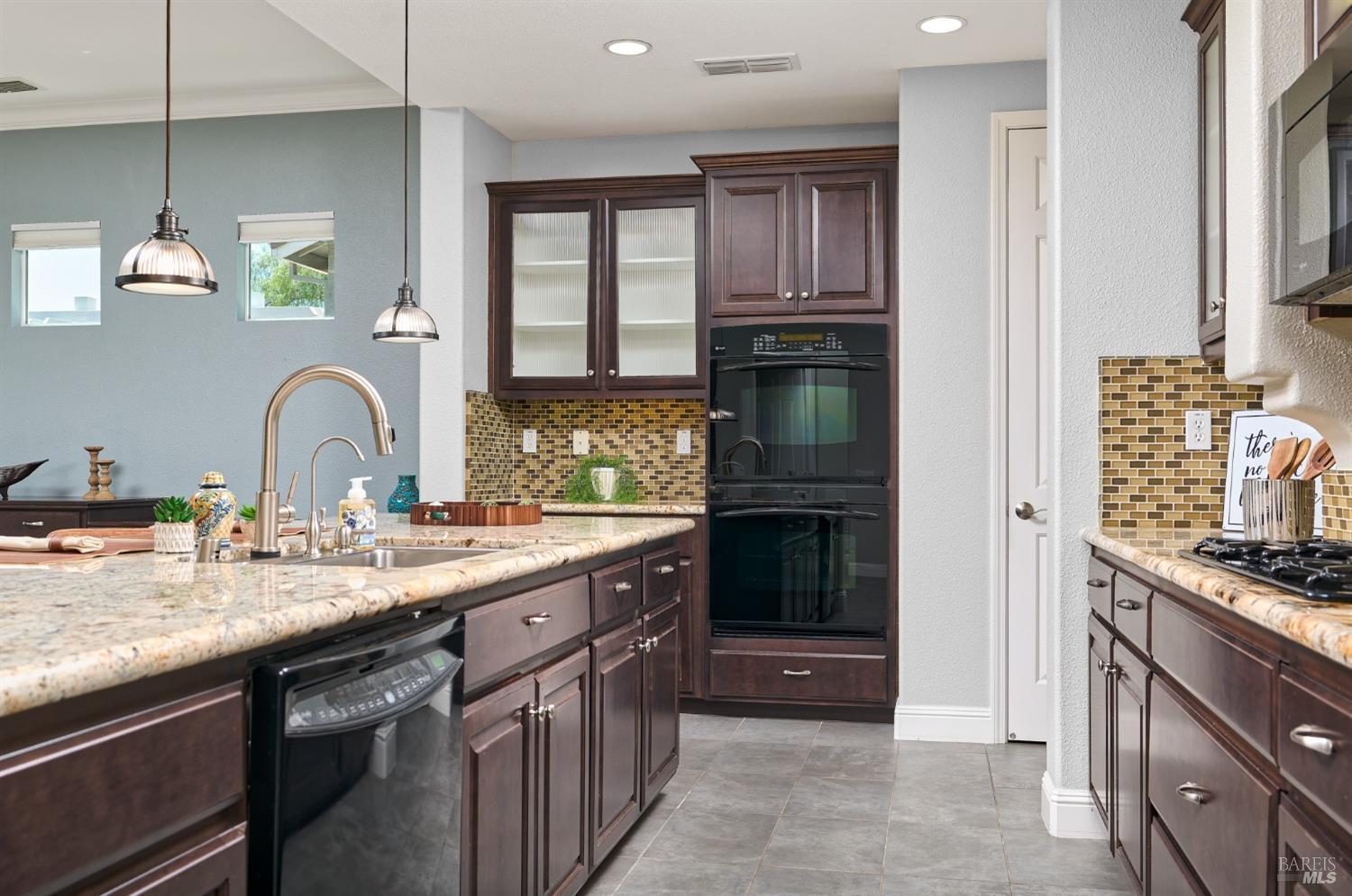 Detail Gallery Image 14 of 43 For 339 Desert Forest Ct, Rio Vista,  CA 94571 - 3 Beds | 3 Baths
