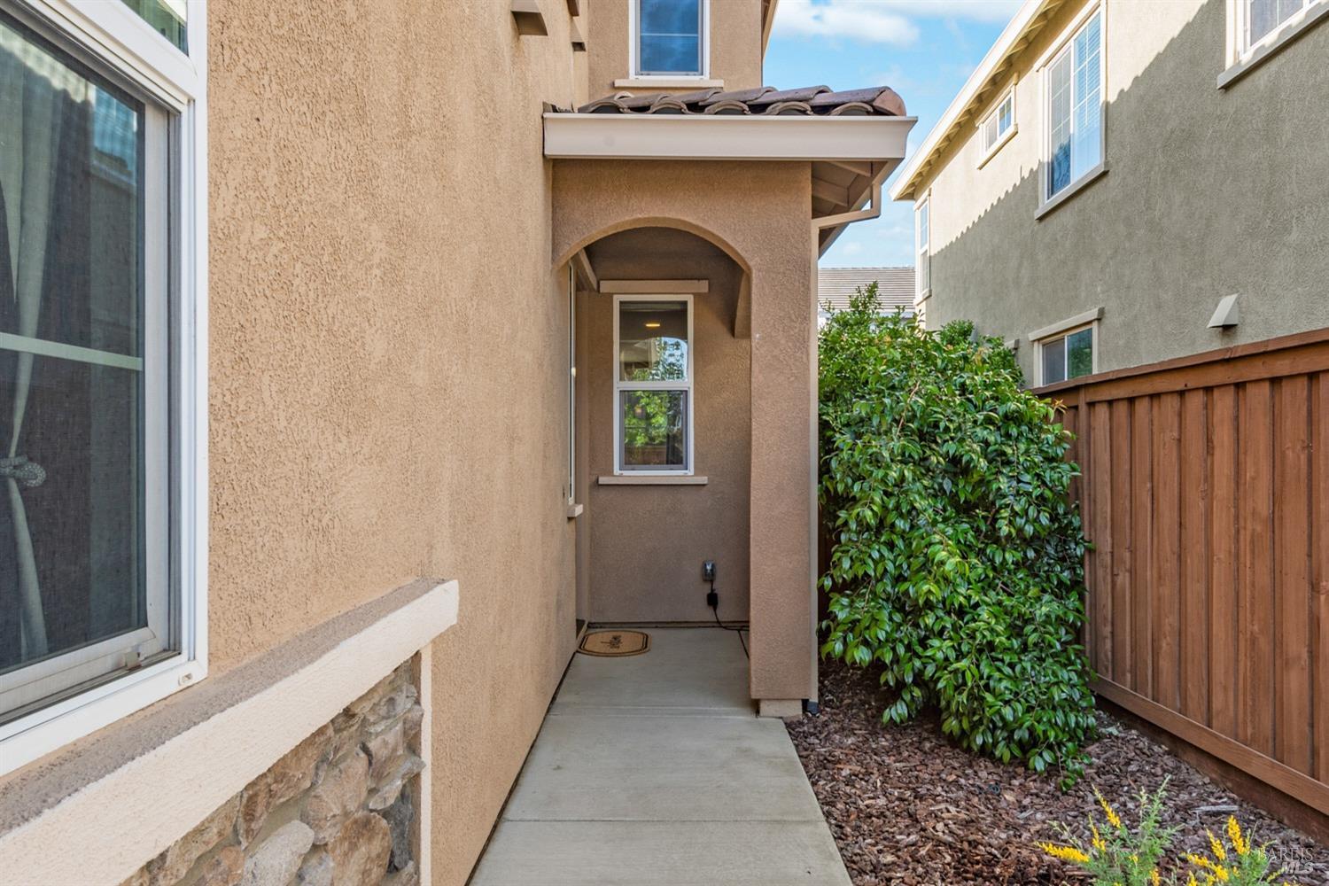 Detail Gallery Image 5 of 44 For 131 Kodiak Dr, Vacaville,  CA 95687 - 4 Beds | 3 Baths