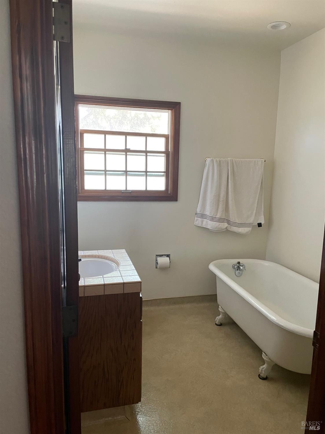 Detail Gallery Image 8 of 25 For 639 E 5th St, Benicia,  CA 94510 - 2 Beds | 1 Baths