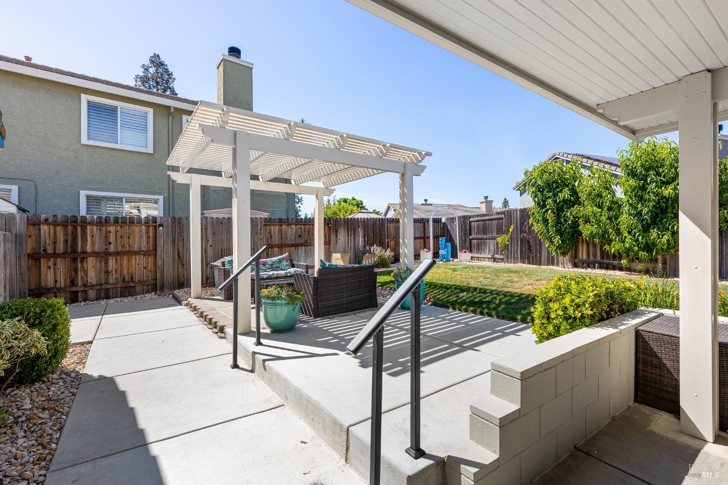 Detail Gallery Image 32 of 36 For 937 Pearwood Ct, Vacaville,  CA 95687 - 3 Beds | 2 Baths