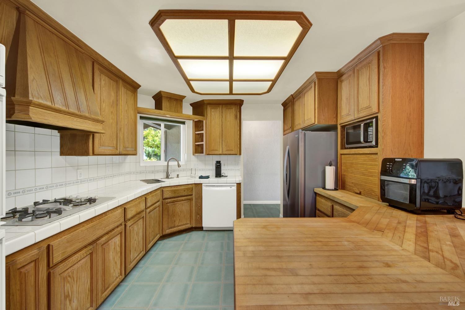 Detail Gallery Image 19 of 37 For 519 Westwood Ct, Vacaville,  CA 95688 - 3 Beds | 2 Baths