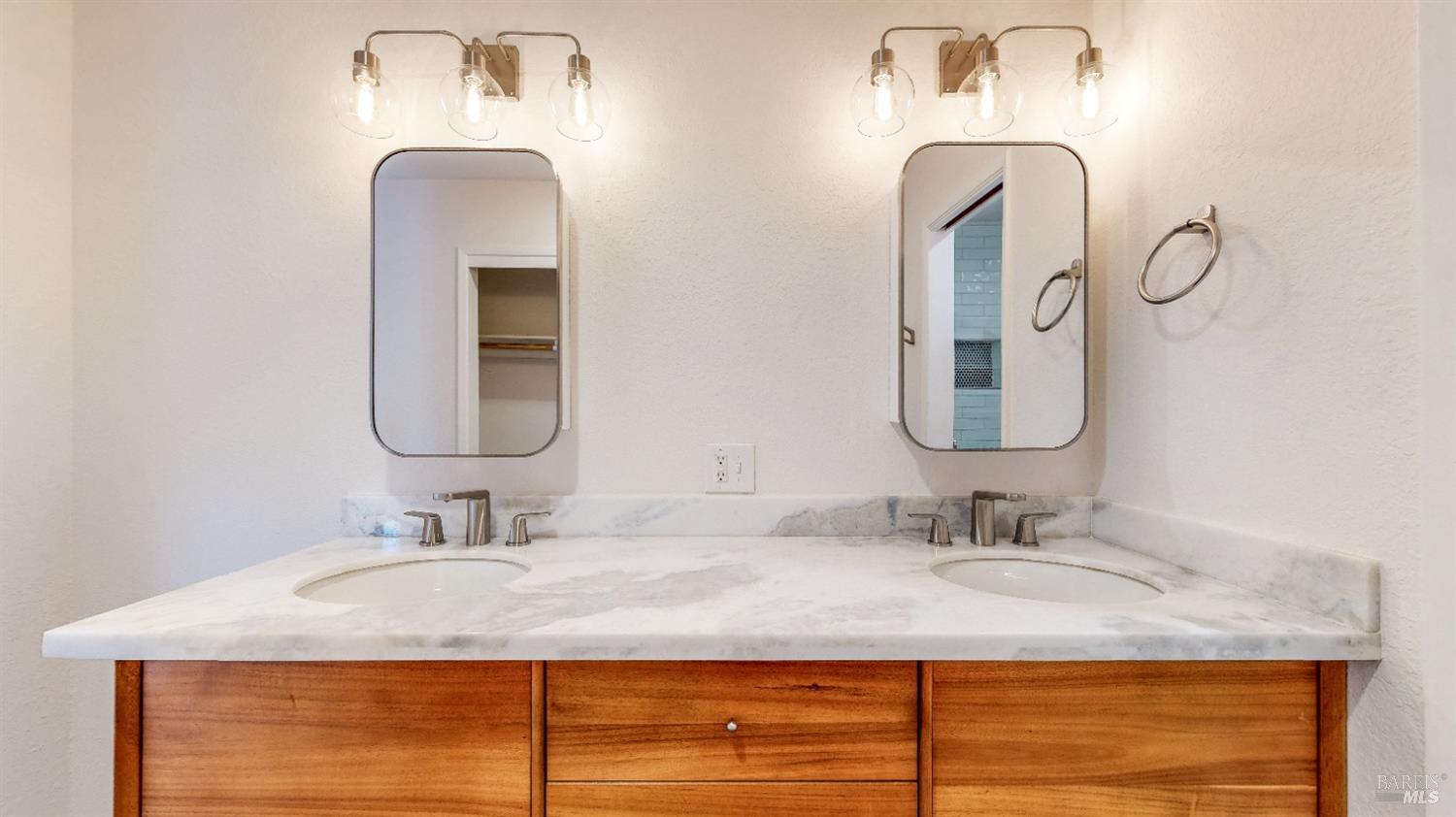 Detail Gallery Image 18 of 62 For 2061 Woodside Dr, Santa Rosa,  CA 95404 - 3 Beds | 2 Baths