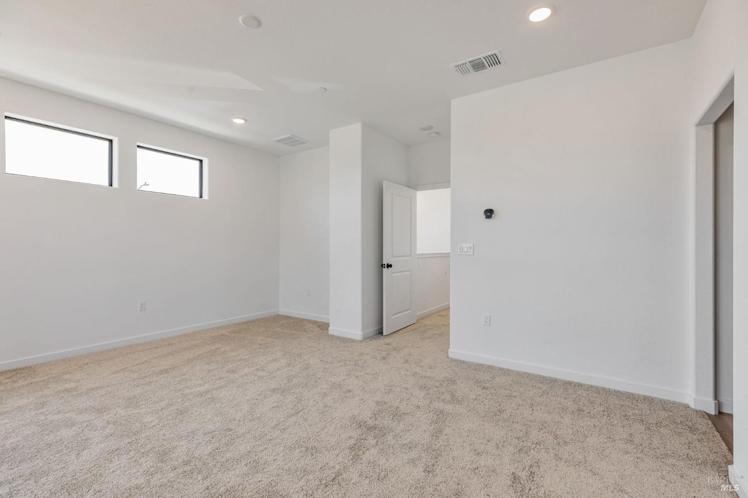 Detail Gallery Image 5 of 12 For 1562 Waterside Ln, Rohnert Park,  CA 94928 - 3 Beds | 2/1 Baths