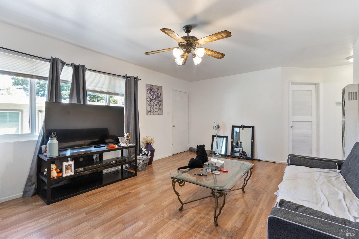 Detail Gallery Image 2 of 11 For 627 Hichborn St, Vallejo,  CA 94590 - – Beds | – Baths