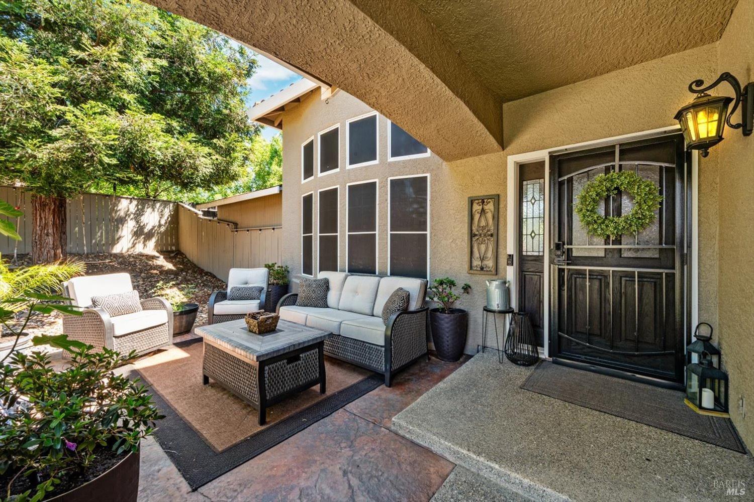Detail Gallery Image 5 of 55 For 319 Birchwood Ct, Vacaville,  CA 95688 - 4 Beds | 2/1 Baths